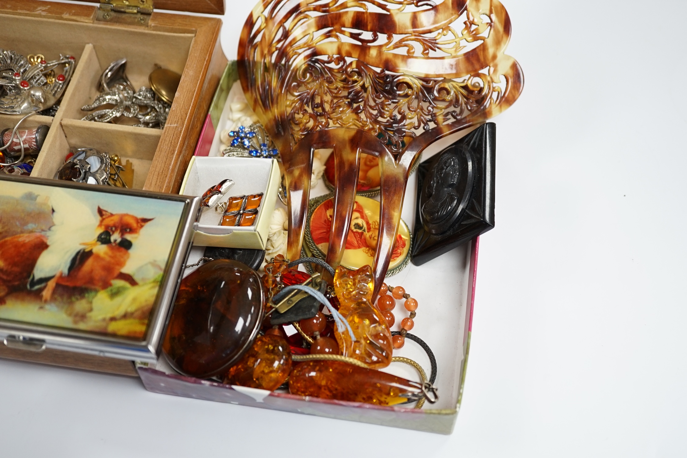 A quantity of assorted jewellery including 925 and costume and other items including a modern silver heart shaped scent bottle and wrist watches.